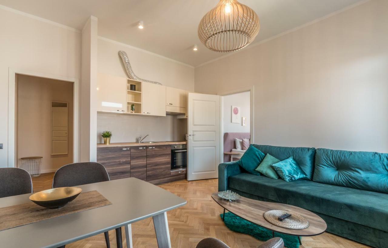 Greystone Suites & Apartments Riga Buitenkant foto